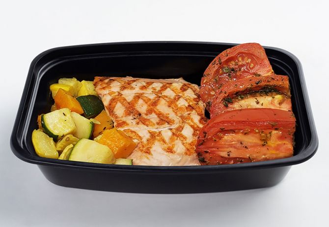 SALMON WITH VEGETABLES ON BLACK PLATE